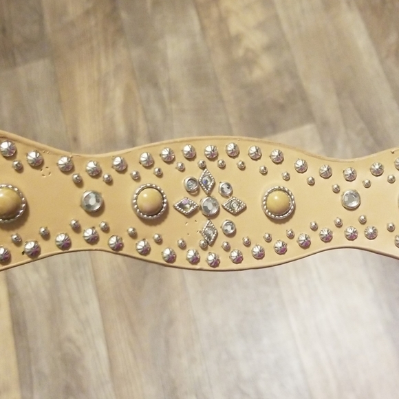 Jeweled Women's Tan Belt - Picture 7 of 7